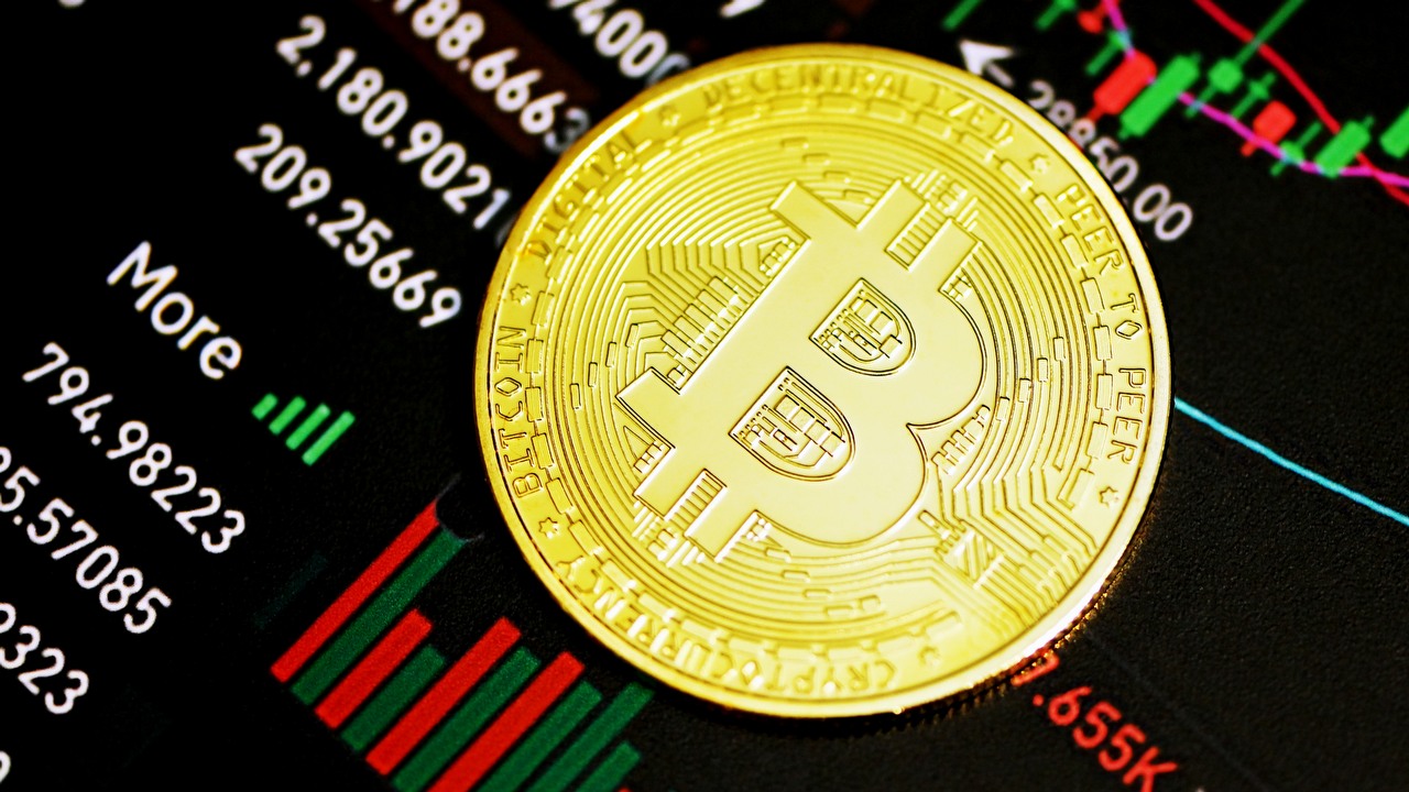 UE zakazuje Rosjanom kryptowalut, źródło grafiki: Unsplash.