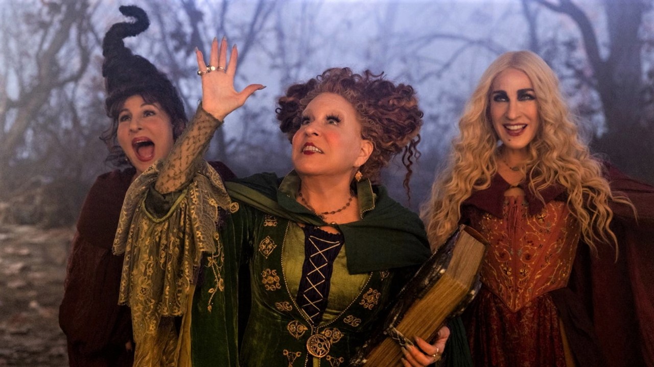 Hokus Pokus 2 jest zagrożeniem według amerykańskiej matki: „Ściągniesz piekło na swoje dzieci i dom”, źródło grafiki: Hokus Pokus 2, Anne Fletcher, Disney, 2022..
