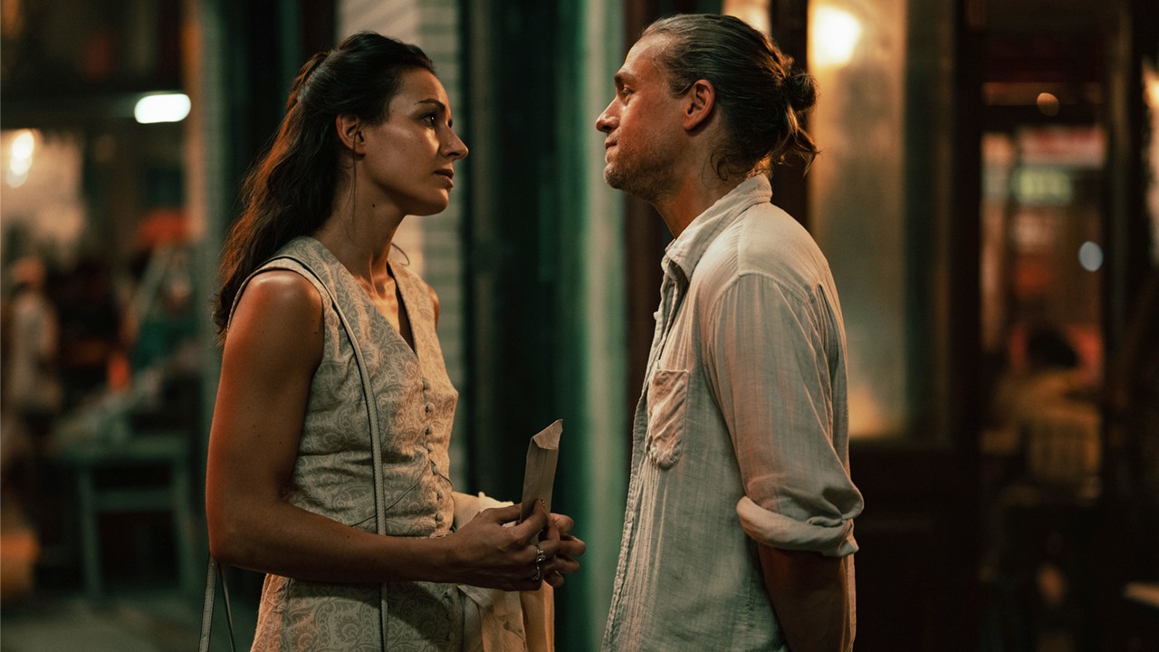 Serial Shantaram to efekt obsesji i miłości do powieści, ale pojawią się różnice względem oryginału, źródło grafiki: Shantaram, Steve Lightfoot, Apple TV+, 2022.