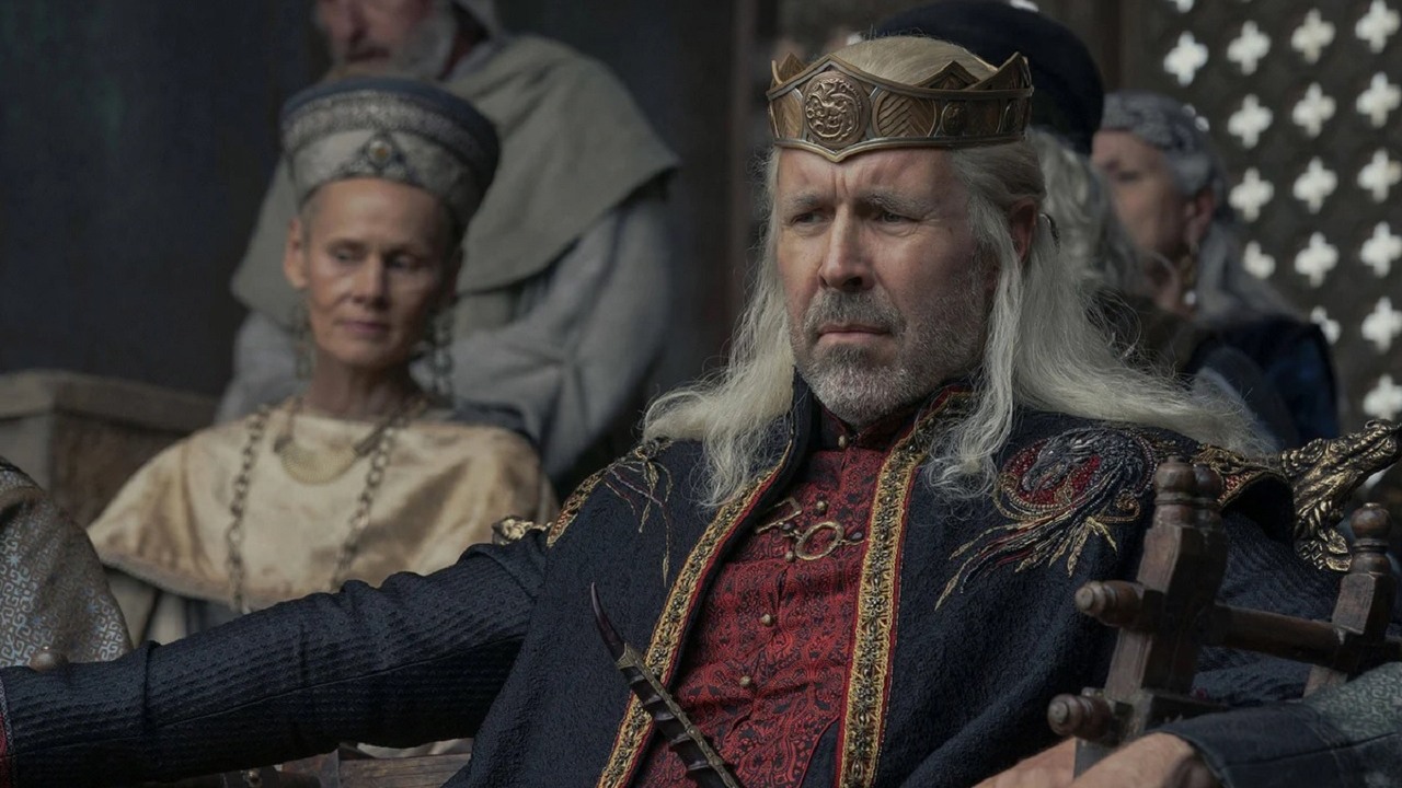 Paddy Considine zdradza, co George R.R. Martin uważa o jego Viserysie z Rodu smoka, źródło grafiki: Ród smoka; Ryan Condal i Miguel Sapochnik; HBO; 2022.