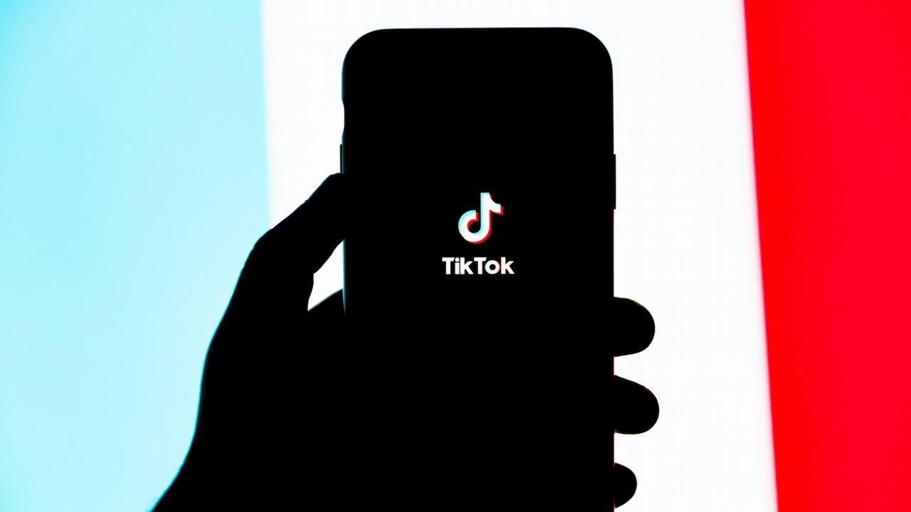 TikTok chce stać się sklepem, źródło grafiki: Solen Feyissa | Unsplash.