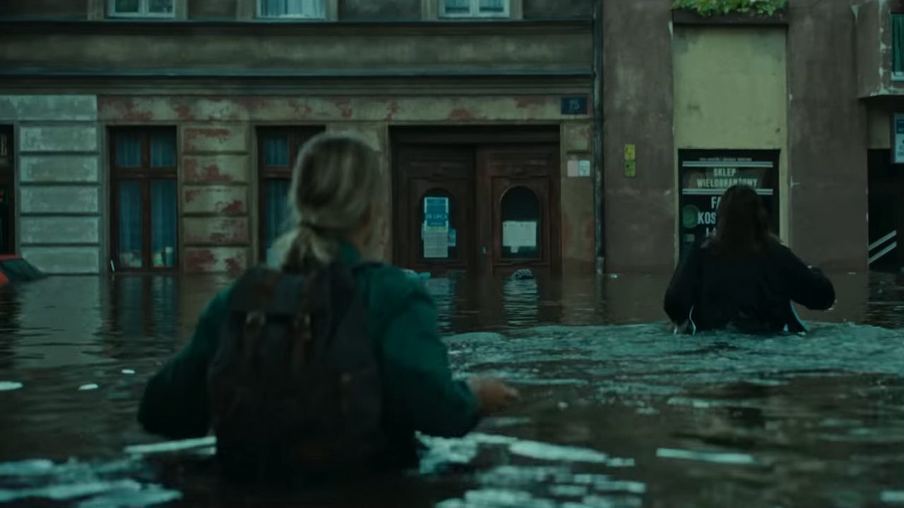 Wielka woda przyciągnęła przed ekrany miliony widzów na całym świecie, źródło grafiki: Wielka woda, reż. Jan Holoubek i Bartłomiej Ignaciuk, Netflix 2022.
