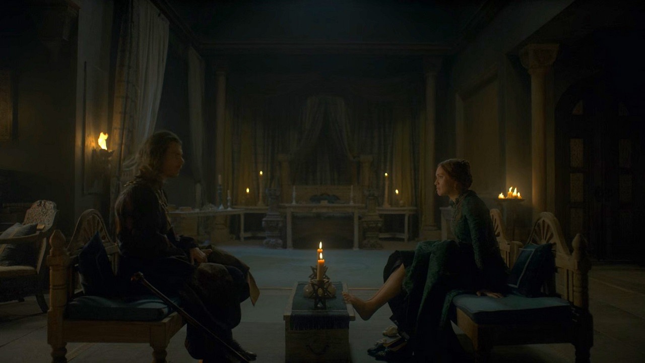 Widzowie Rodu smoka są oburzeni sceną z Larysem i stopami Alicent, źródło grafiki: Ród smoka; Miguel Sapochnik i Ryan Condal; HBO; 2022.