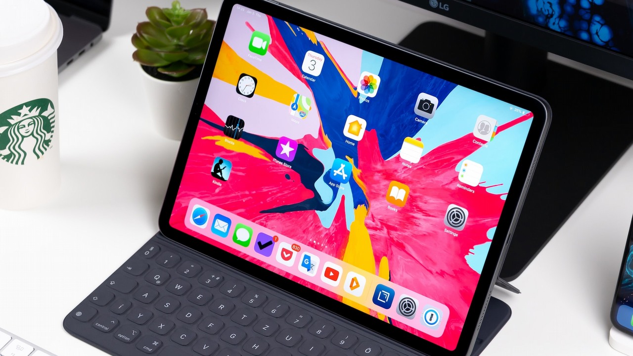 Składany iPhone? Nie, Apple myśli o składanym iPadzie, źródło grafiki: Unsplash | Daniel Korpai.