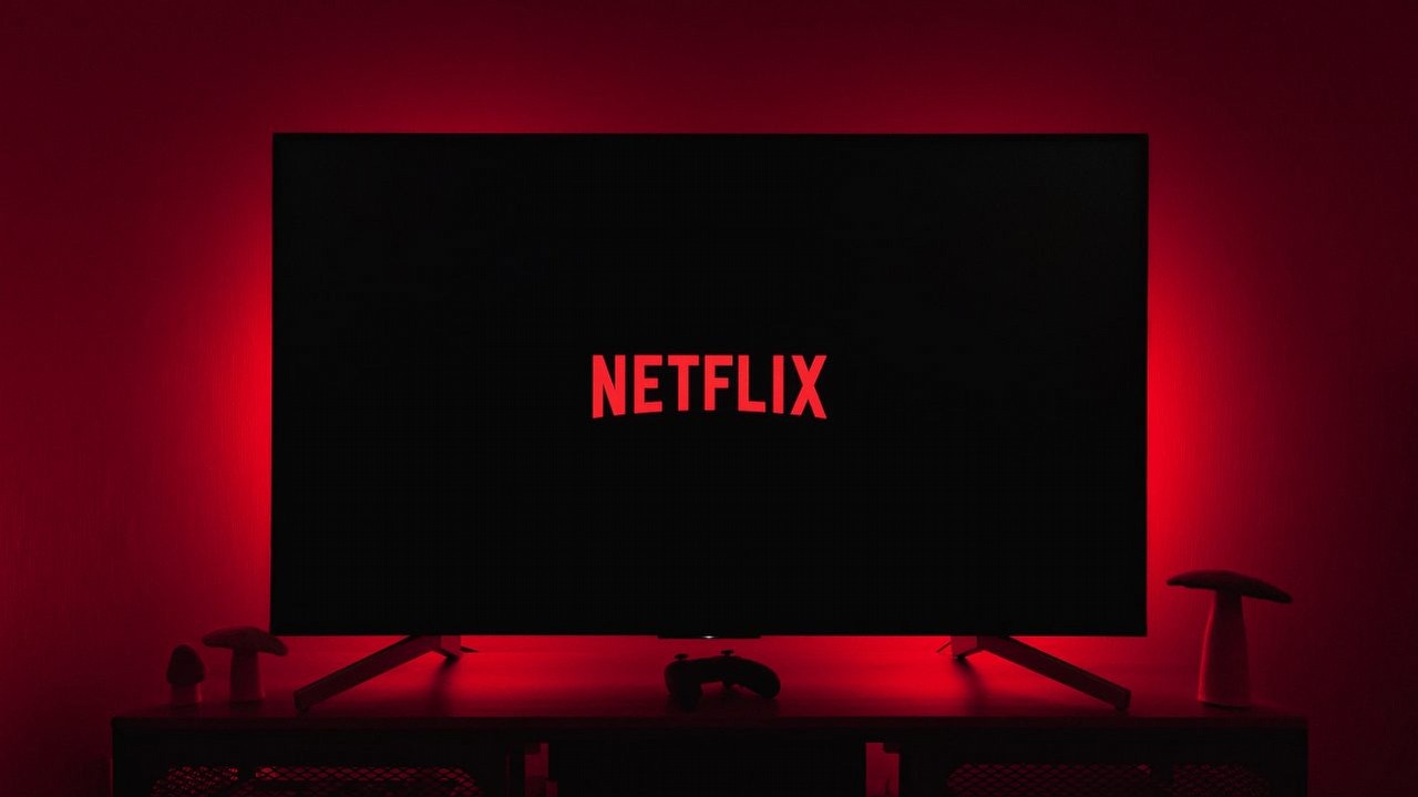 Netflix wprowadza nową funkcję w związku z dalszą walką z dzieleniem kont, źródło grafiki: Thibault Penin, Unsplash.com, 2022.
