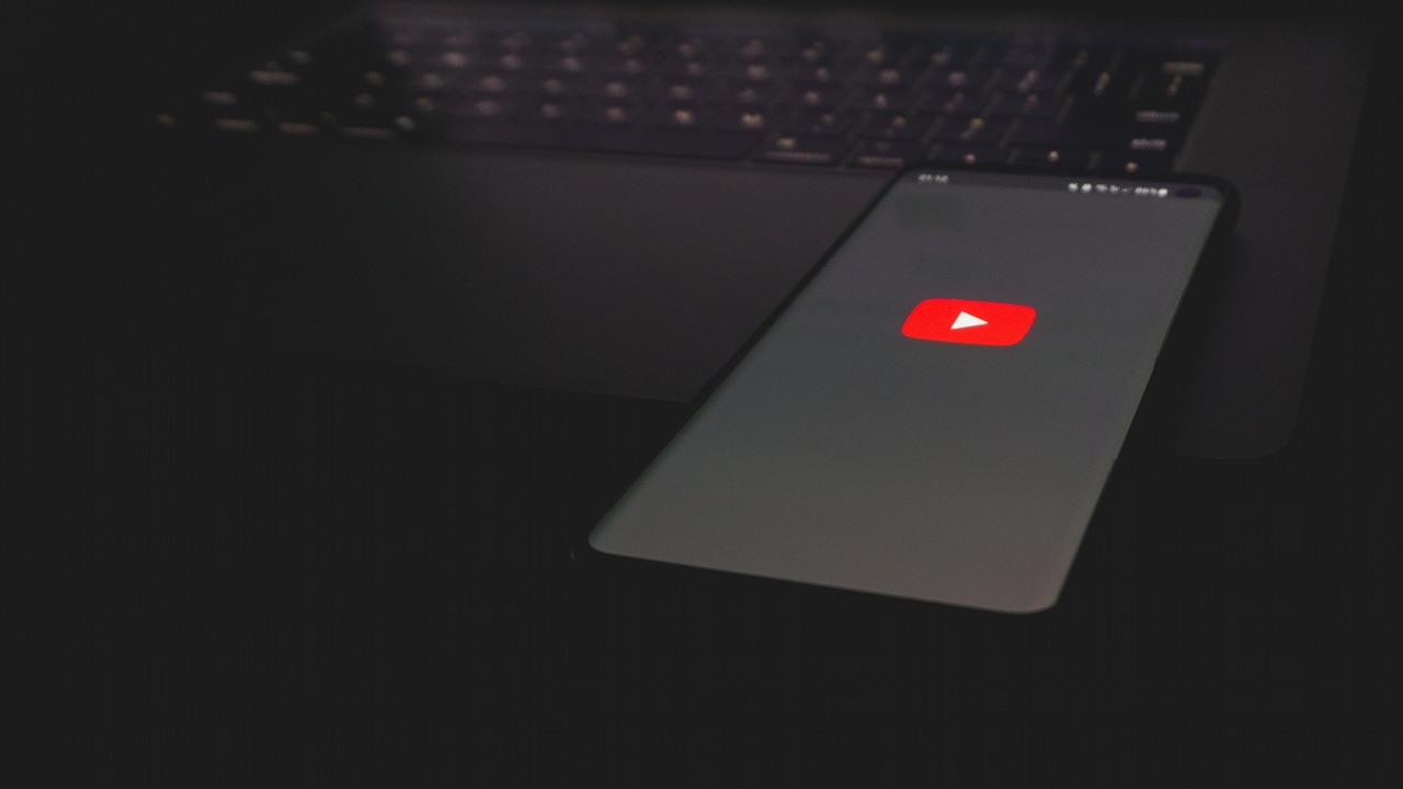 YouTube Premium znów podrożeje, źródło grafiki: Unsplash | Azamat E.