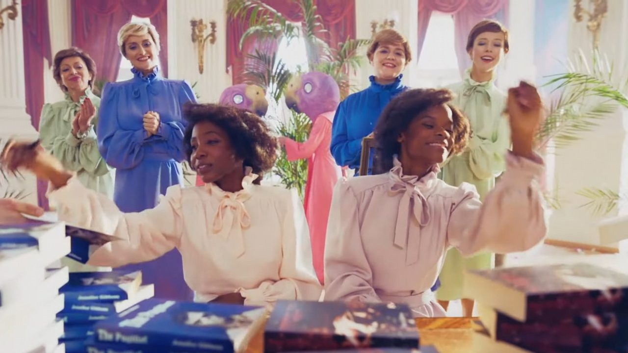 Polski film z gwiazdą Black Panther zadebiutował w kinach, źródło grafiki: Silent Twins, Agnieszka Smoczyńska, 42 Kindred Spirit Madants, 2022.