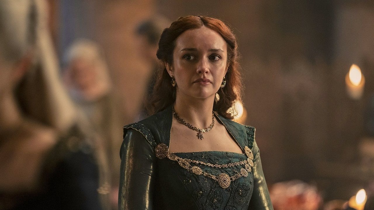 Olivia Cooke z Rodu smoka o porównaniach do Cersei i układzie z Larysem, źródło grafiki: Ród smoka, Ryan Condal i Miguel Sapochnik, HBO, 2022.