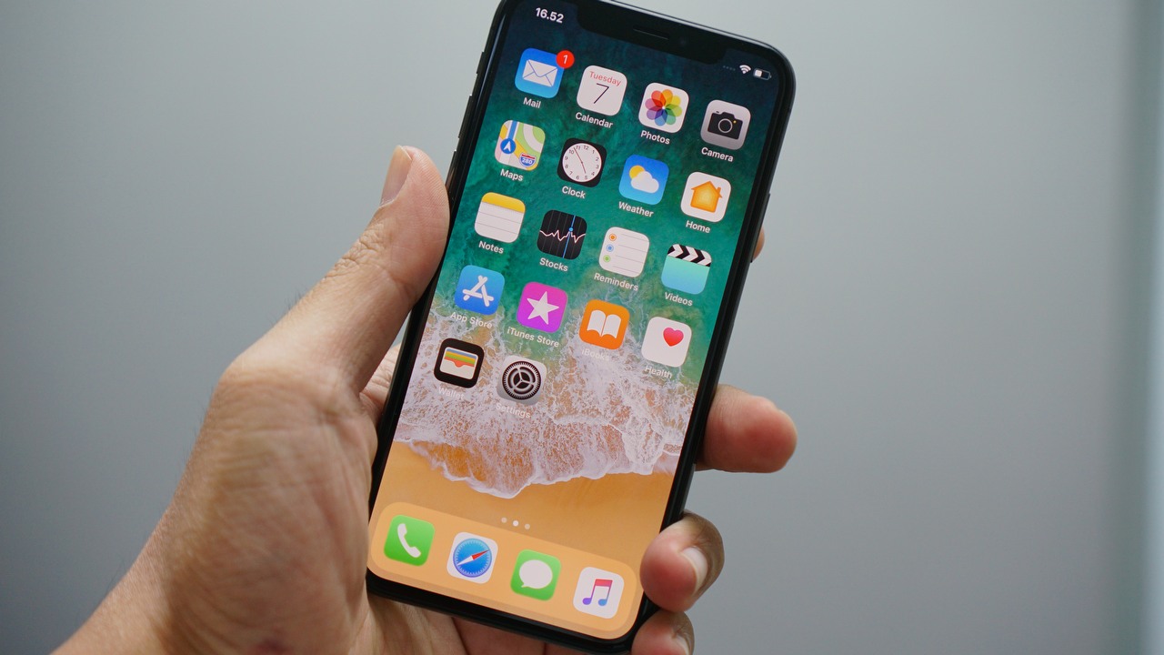 Apple kapituluje przed Unią Europejską. iPhone'y się zmienią, źródło grafiki: Unsplash.