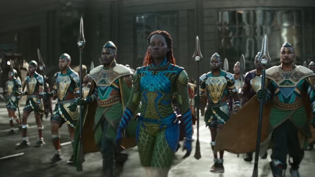 Czarna Pantera: Wakanda w moim sercu zachwyca według pierwszych opinii, źródło grafiki: Czarna Pantera: Wakanda w moim sercu; Ryan Coogler; Marvel Studios; 2022.