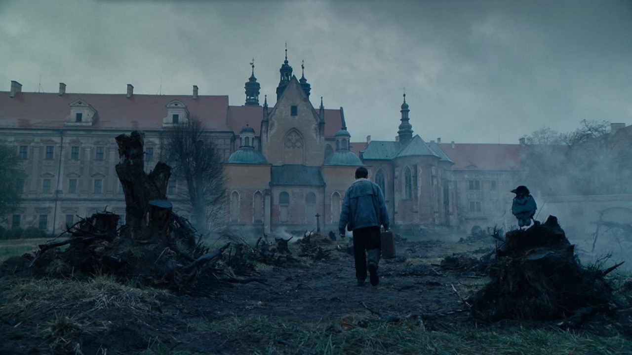 Ostatnia wieczerza - zobacz recenzje polskiego horroru na Netflixie, źródło grafiki: Ostatnia wieczerza, Bartosz Kowalski, Netflix, 2022.