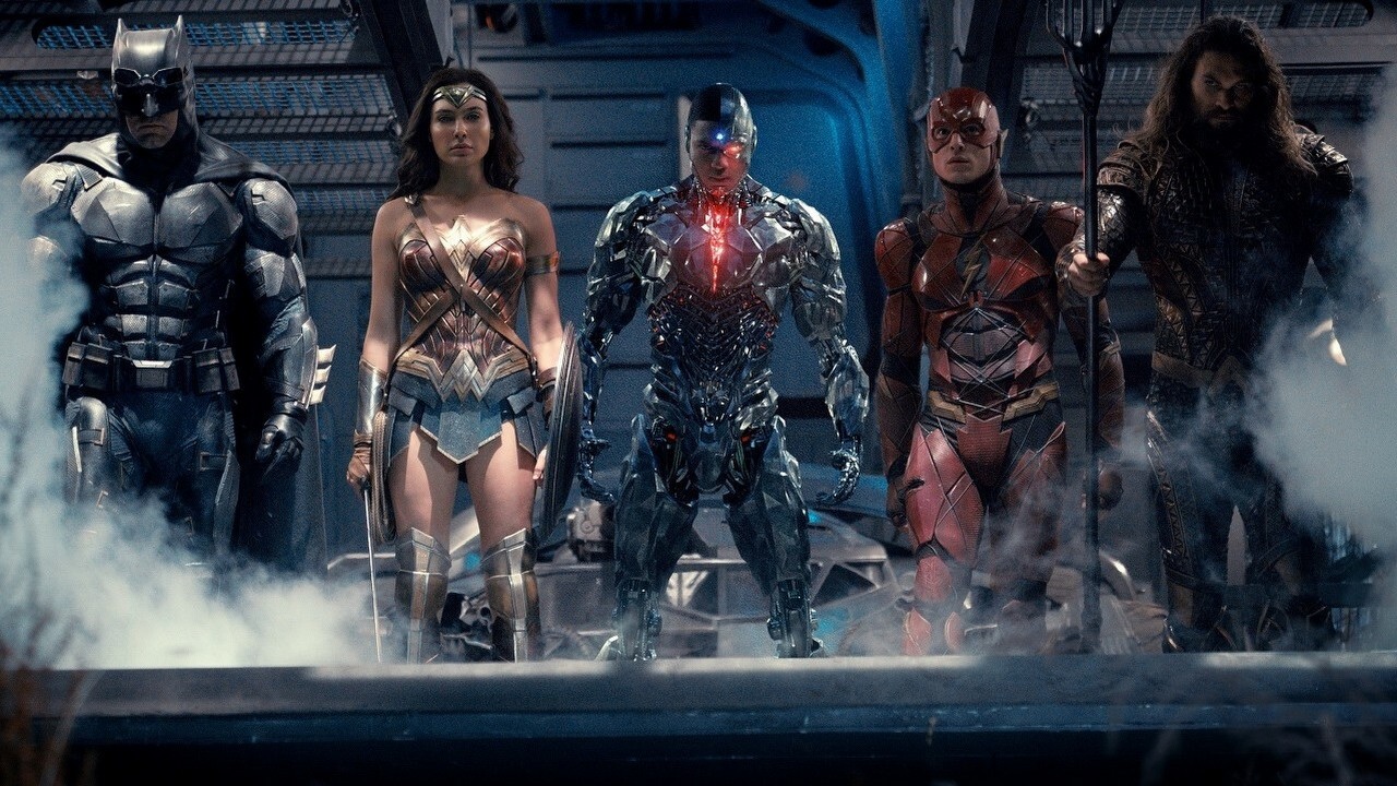 Nie tylko Black Adam - kolejność oglądania filmów DCEU, źródło grafiki: Liga Sprawiedliwości; Zack Snyder i Joss Whedon; Waraner Bros.; 2017.