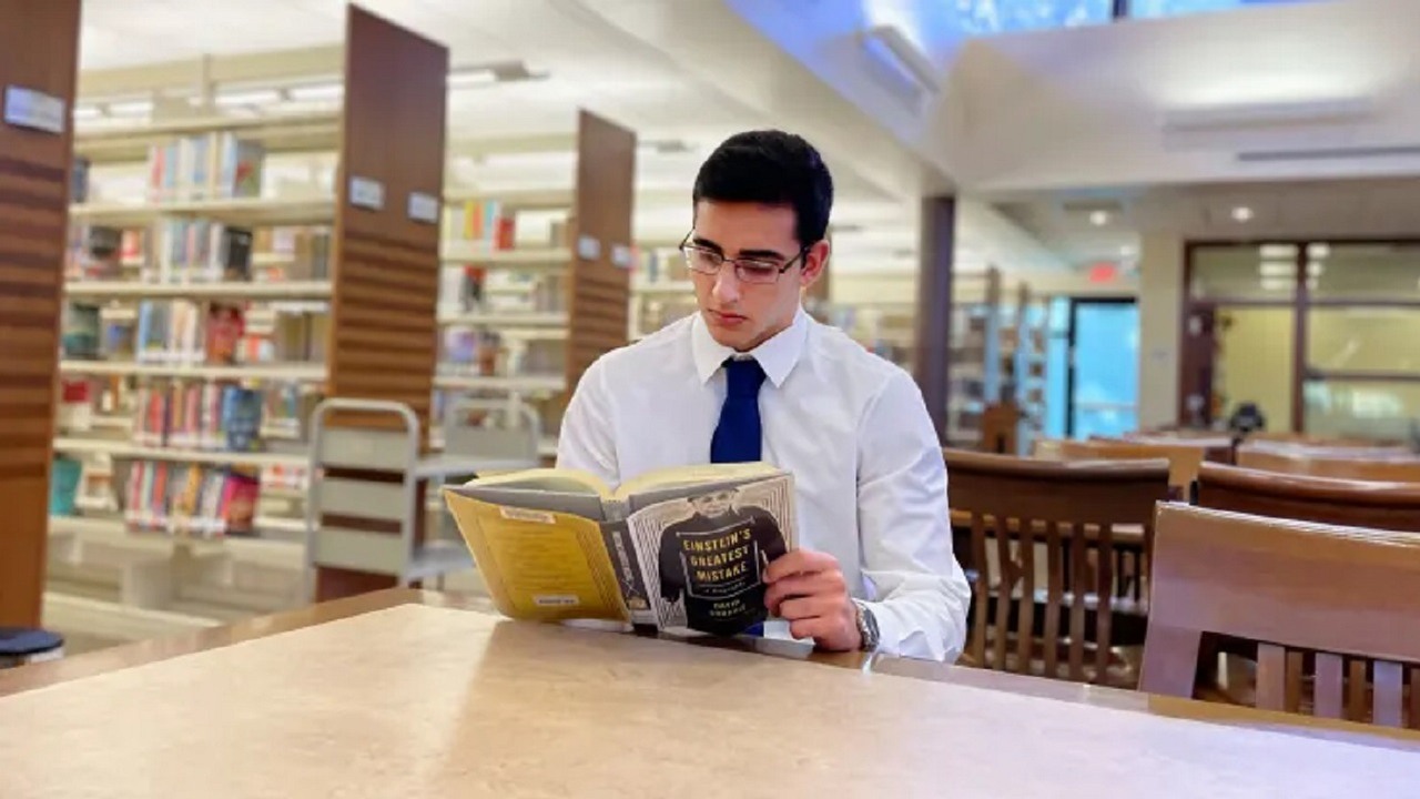 19-latek zarabia do 47 000 złotych miesięcznie, pisząc o GTA, źródło grafiki: CNBC.