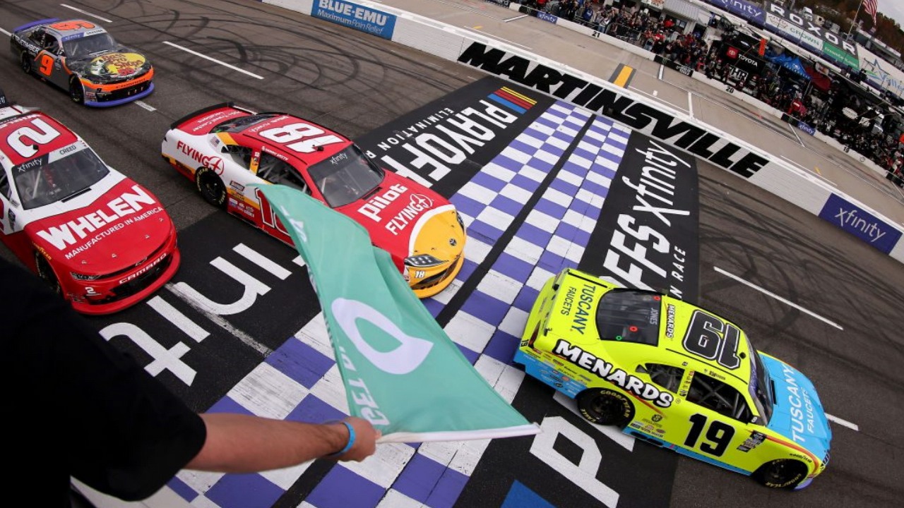 Kierowca wyścigowy wykonał szalony manewr z gry, nagranie podbija Internet, źródło grafiki: nascar.com.