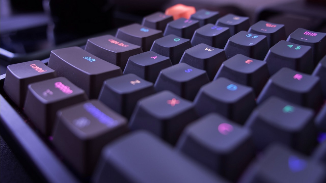 Tak niesamowitej klawiatury jeszcze nie widzieliście; wykorzystuje Unreal Engine 5, źródło grafiki: Unsplash | Chris J. Davis.