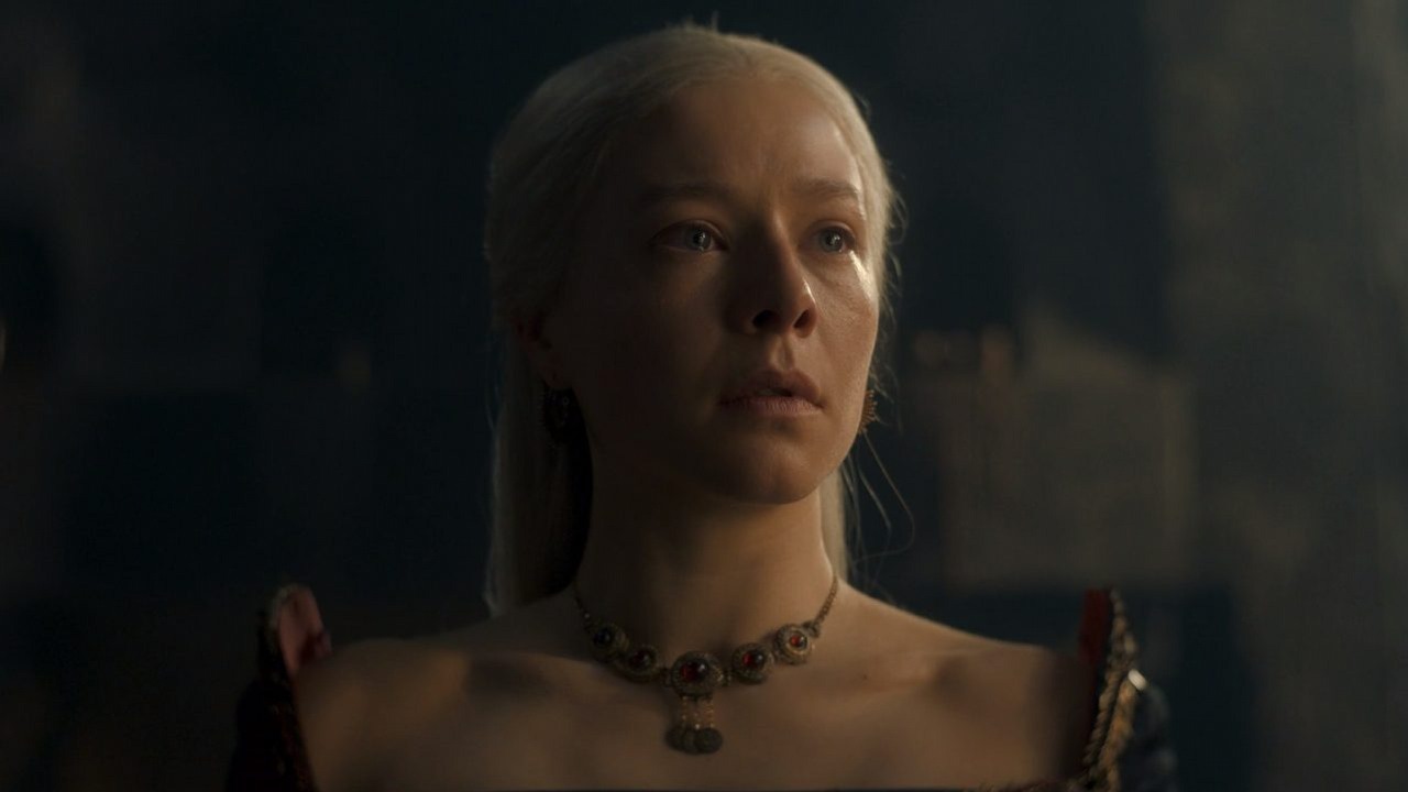 Nowe zdjęcia z finału Rodu smoka mogą potwierdzać pewną szaloną teorię, źródło grafiki: Ród smoka, Ryan Condal i Miguel Sapochnik, HBO, 2022.