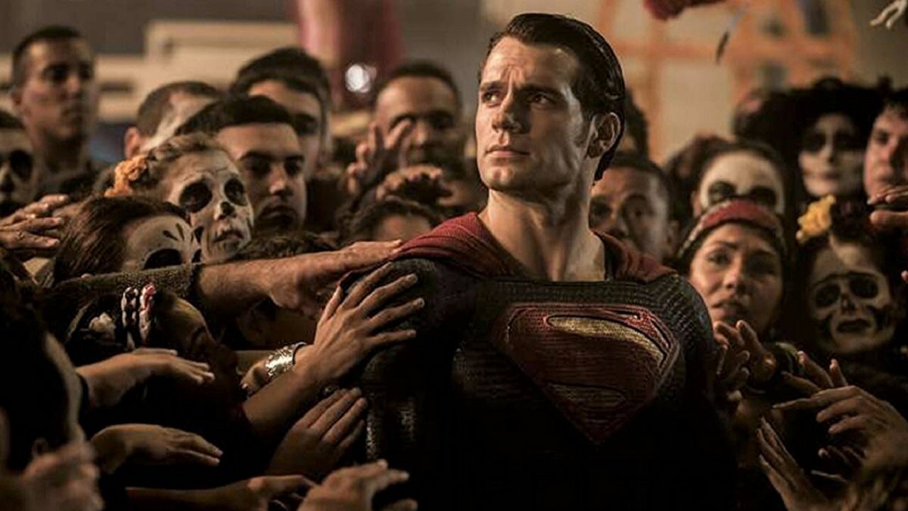Henry Cavill ujawnia, jak długo chce grać Supermana, źródło grafiki: Batman v Superman: Dawn of Justice; Zack Snyder; Warner Bros.; 2016.