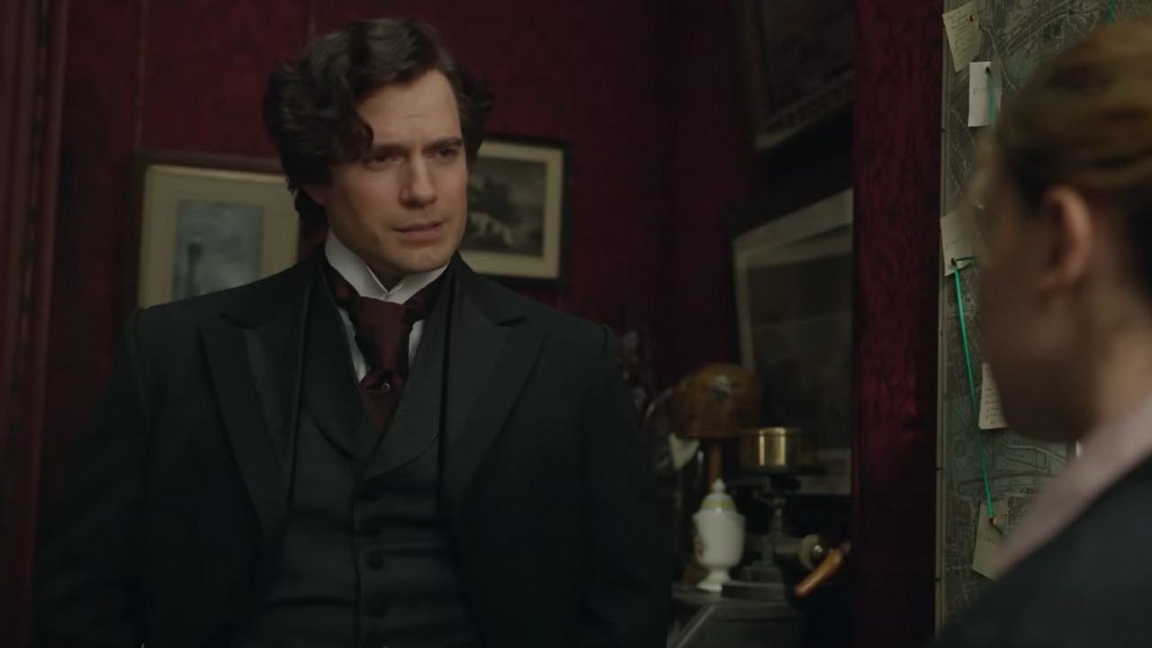 Henry Cavill zdradza, czy zagrałby w spin-offie Enoli Holmes o Sherlocku, źródło grafiki: Enola Holmes 2; reż. Harry Bradbeer; Netflix; 2022.