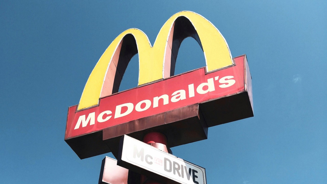 McDonald's prezentuje unikalny fotel dla graczy, źródło grafiki: Andreeew Hoang / Unsplash.