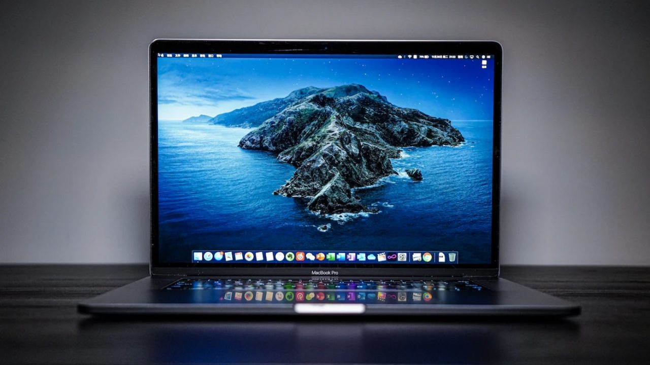 MacBook Pro w super cenie na Black Friday w Media Expert. Lepiej się pospiesz, źródło grafiki: Yu Hai; Unsplash.com; 2020.