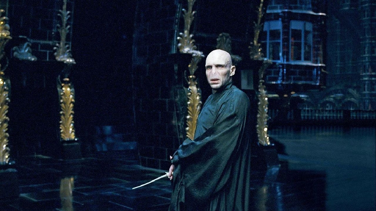 Voldemort powróci? Ralph Fiennes o tym, czy znów zagra złoczyńcę z Harry’ego Pottera, źródło grafiki: Harry Potter i Zakon Feniksa, David Yates, Warner Bros. Pictures, 2007.