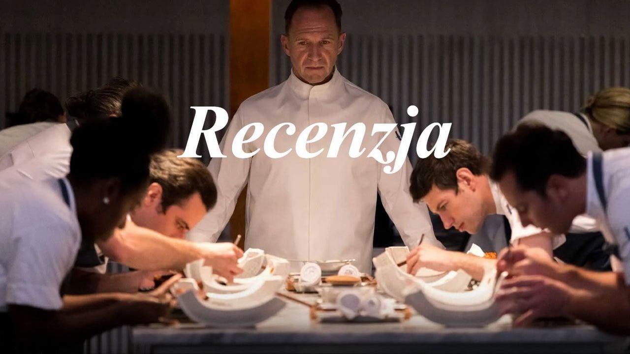 Menu oglądałem szczęśliwy, brakowało mi tak mocnej czarnej komedii, źródło grafiki: The Menu, reż. Mark Mylodd, Disney 2022.