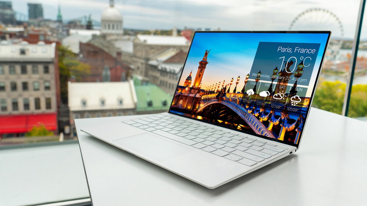 Nie uwierzycie, co znaleźli w laptopie na lotnisku, źródło grafiki: Unsplash | Dell.