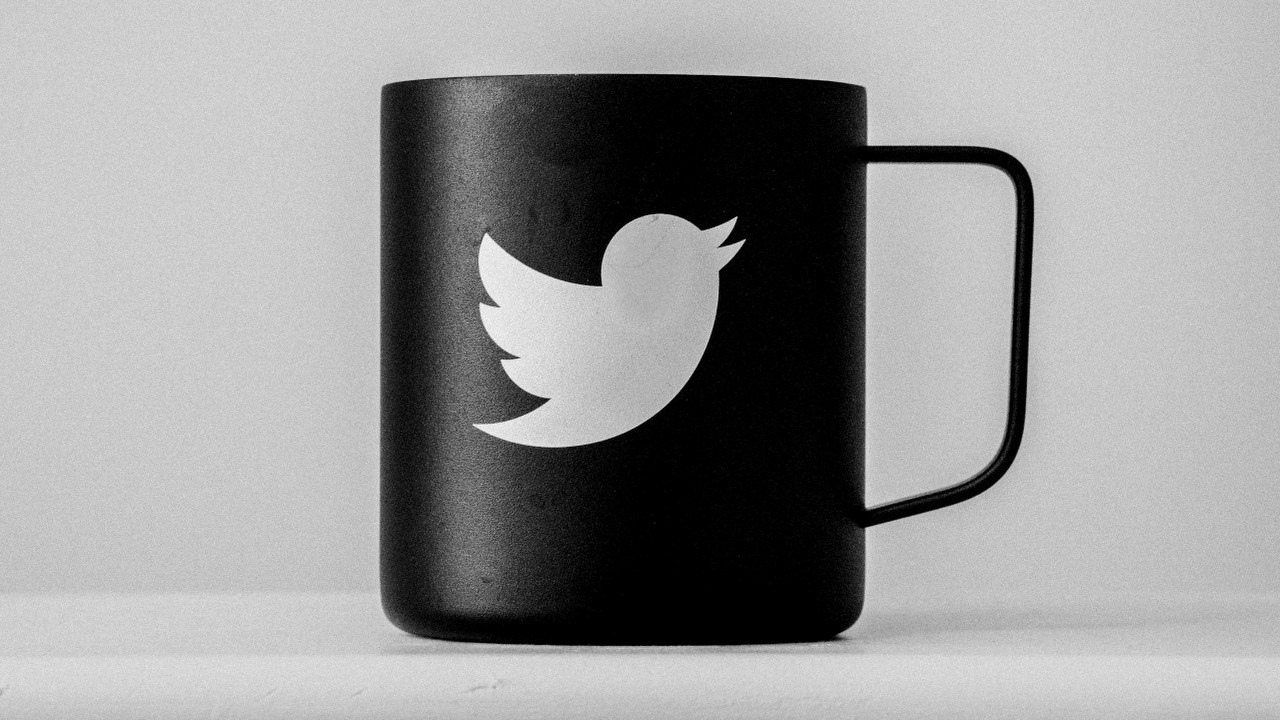 Haker, który złamał PS3, może naprawić Twittera, źródło grafiki: Edgar Moran / Unsplash.
