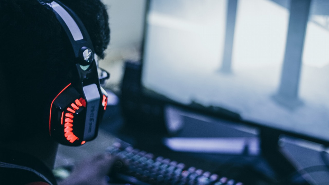 Komunistyczna Partia Chin ogłasza sukces: „wyleczyła” młodzież z nałogu gier, źródło grafiki: Unsplash.com/Fredrik Tendong.