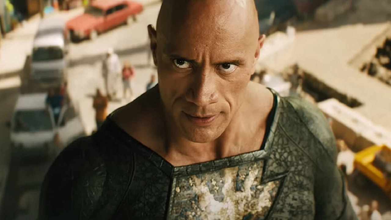 Dwayne Johnson walczył z Warner Bros. o powrót Henry’ego Cavilla w roli Supermana, źródło grafiki: Black Adam, reż. Jaume Collet-Serra, Warner Bros. Pictures, 2022.