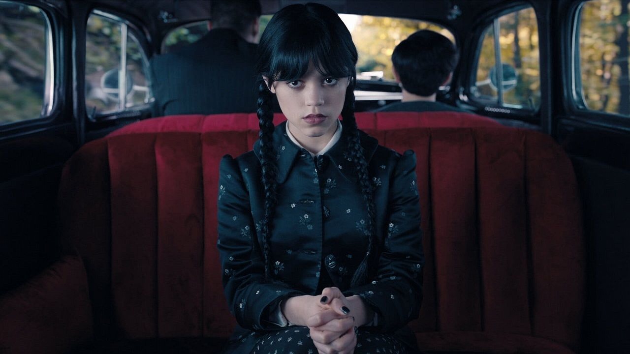Nowy hit Netflixa zdetronizował Stranger Things, źródło grafiki: Wednesday, Alfred Gough i Miles Millar, Netflix, 2022.