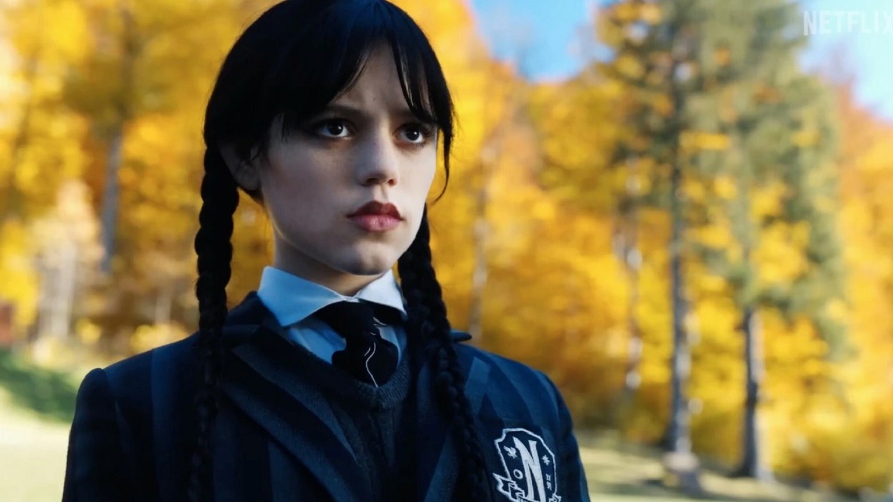 Netflix chciał wyciąć z Wednesday kwestię, którą uznano za zbyt brutalną, źródło grafiki: Wednesday; Alfred Gough i Miles Millar, Netflix, 2022.