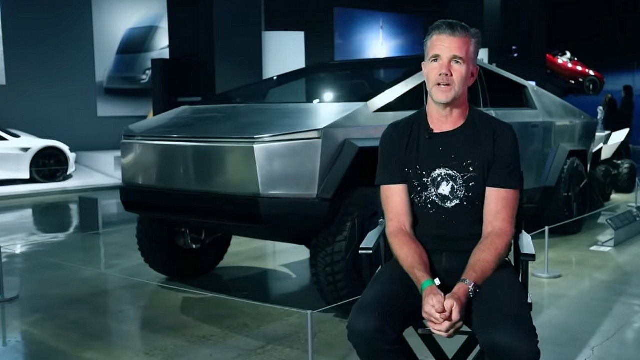 Tesla Cybertruck chce udowodnić, że rozmiar nie ma znaczenia, źródło grafiki: CNBC / YouTube.