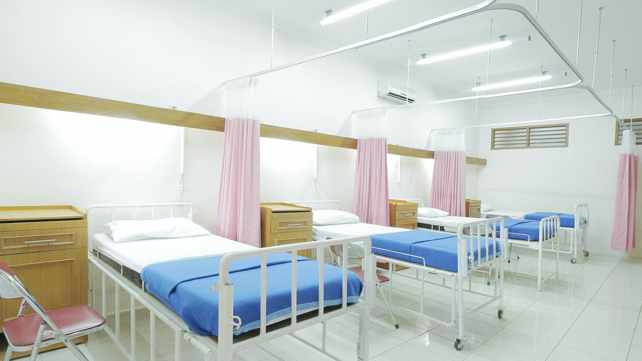 Hakerzy zaatakowali szpital, pacjenci ewakuowani, źródło grafiki: Adhy Savala / Unsplash.
