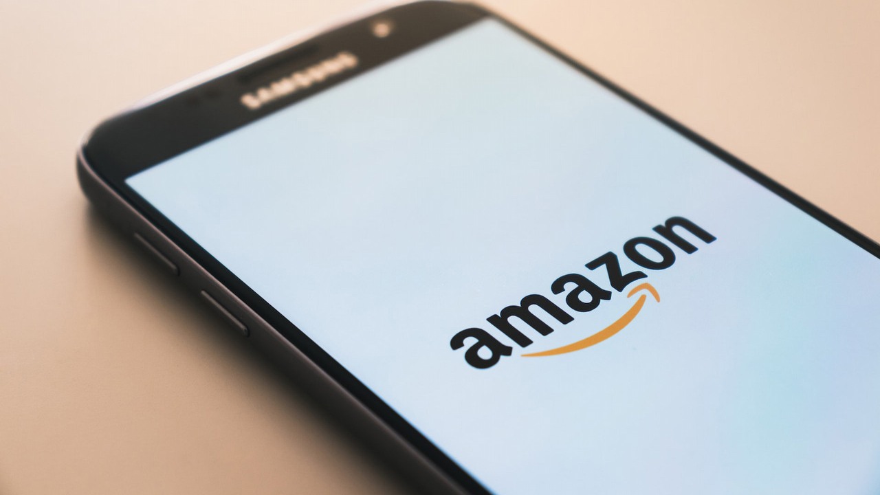 Amazon zapłaci nam, by móc nas szpiegować, źródło grafiki: Unsplash | Christian Wiediger.