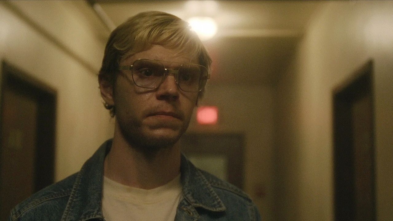 Dahmer wśród rekordzistów; tylko trzy seriale Netflixa osiągnęły ten wynik, źródło grafiki: Dahmer – Potwór: Historia Jeffreya Dahmera, Ryan Murphy i Ian Brennan, Netflix, 2022.
