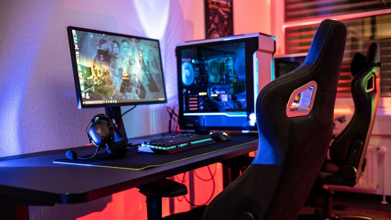 Wygoda przede wszystkim - gamingowy fotel, słuchawki i nie tylko w promocji Media Expert, źródło grafiki: Unsplash.
