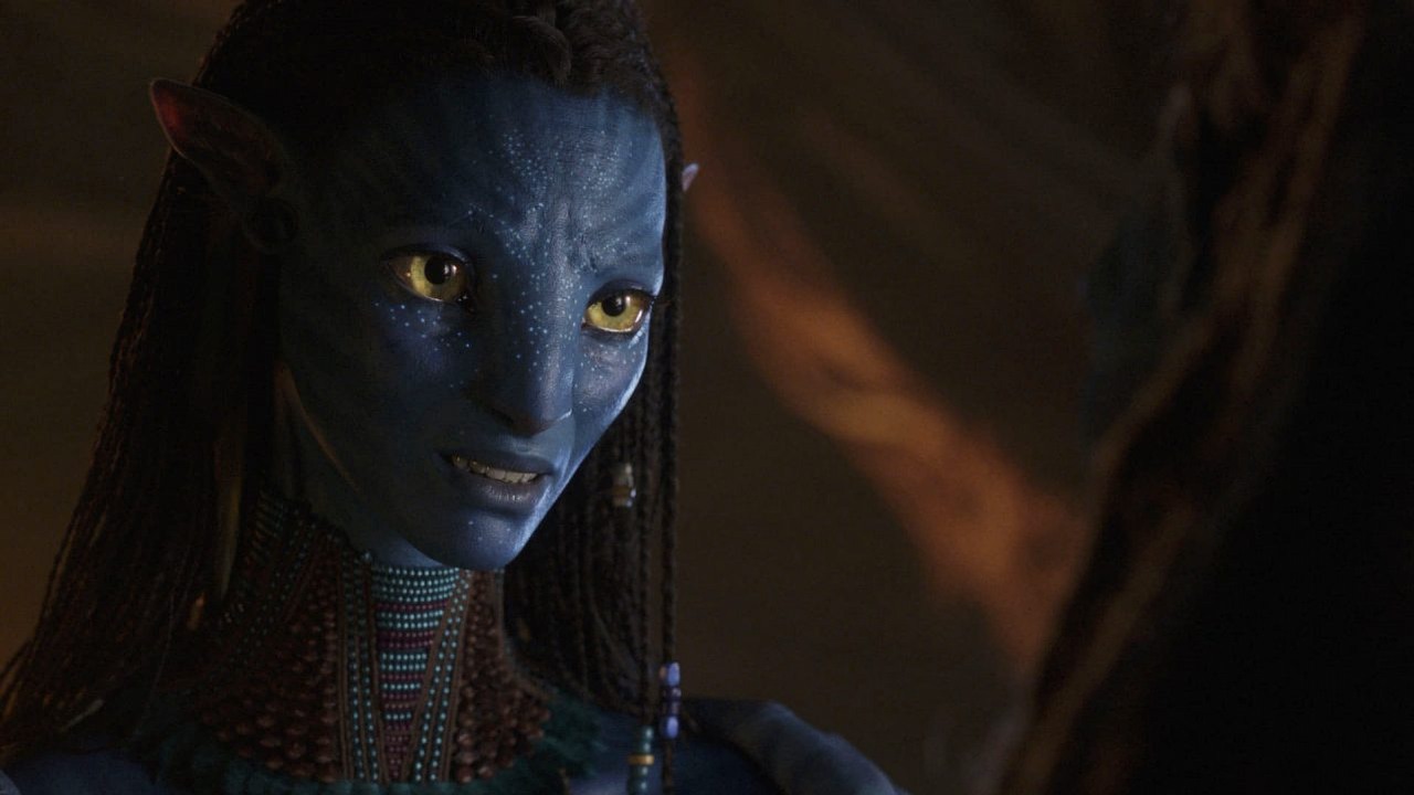 W Avatarze 2 historia Neytiri zaczyna zmierzać w niepokojącym kierunku, źródło grafiki: Avatar: Istota wody; reż. James Cameron; Walt Disney Studios Motion Pictures; 2022.