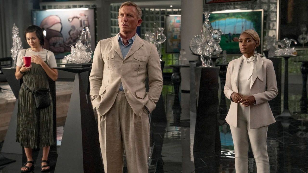 Czy Glass Onion jest o Elonie Musku? Reżyser odpowiada, źródło grafiki: Glass Onion: Film z serii „Na noże”; reż. Rian Johnson; Netflix; 2022.