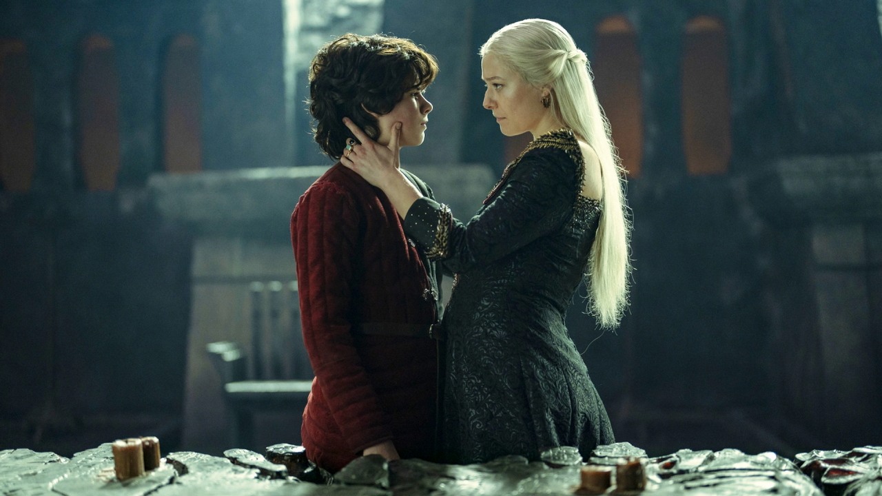 Scenarzystka Rodu smoka zapowiada brutalną zemstę w wykonaniu Cheese’a i Blooda [Spoilery], źródło grafiki: Ród smoka, Ryan J. Condal, Miguel Sapochnik, HBO, 2022.