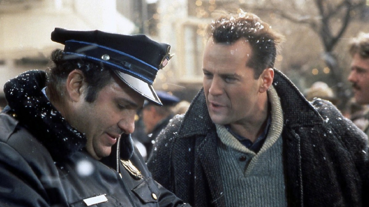 Reżyser Szklanej pułapki 2 wspomina ogromny spór między nim a Bruce'em Willisem, źródło grafiki: Szklana pułapka 2; Renny Harlin; 20th Century Fox; 1990.