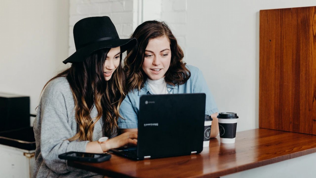 Wyprzedaż laptopów w Media Expert. Nie pozwól uciec takim okazjom, źródło grafiki: Brooke Cagle; Unsplash.com; 2018.
