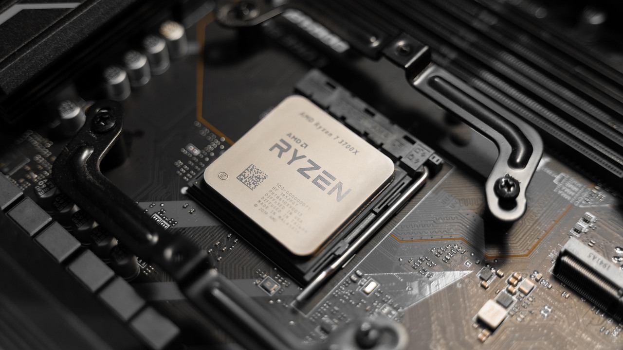 Ryzen 7000 to porażka; słabe wyniki sprzedaży nowych procesorów AMD, źródło grafiki: Unsplash / Krzysztof Hepner.