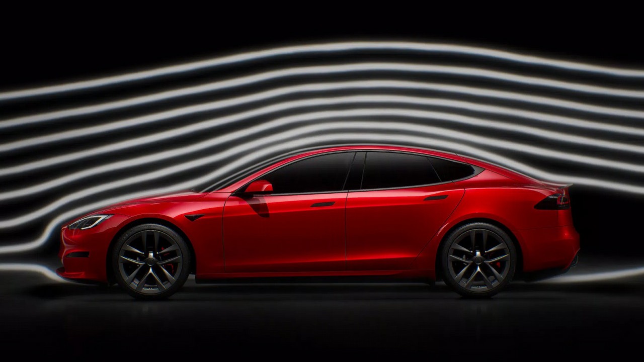 Tesla Model S wgniata w fotel najlepiej wśród seryjnych aut, źródło grafiki: Tesla.
