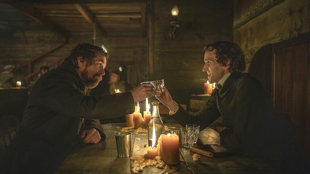 Aktor z Harry'ego Pottera przeżywa renesans; zachwycił widzów w nowym filmie Netflixa, źródło grafiki: Bielmo, Scott Cooper, Netflix, 2022.