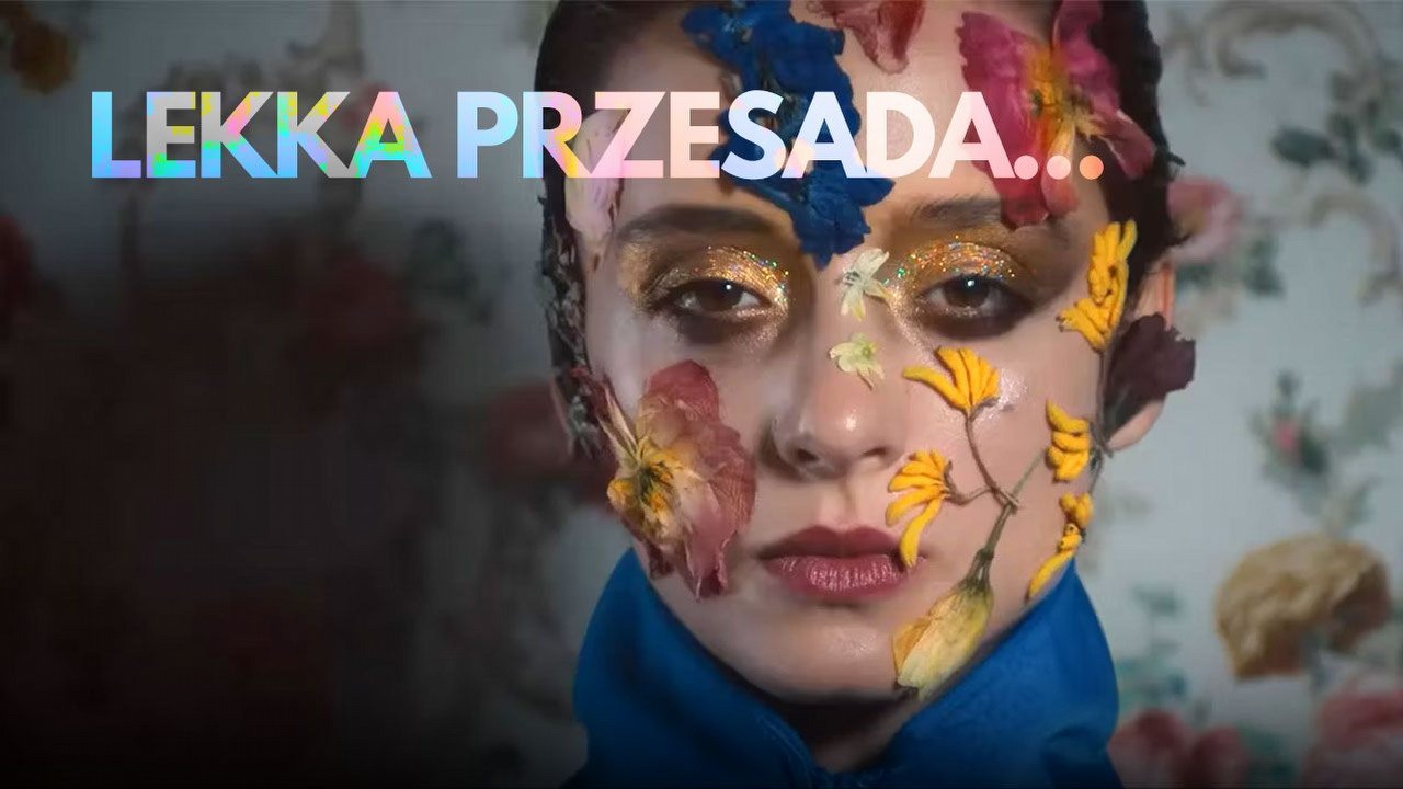 Mój ukochany twórca przesadził. Jego serial superbohaterski to męczarnia, źródło grafiki: Copenhagen Cowboy, twórca: Nicolas Winding Refn, Netflix 2023.