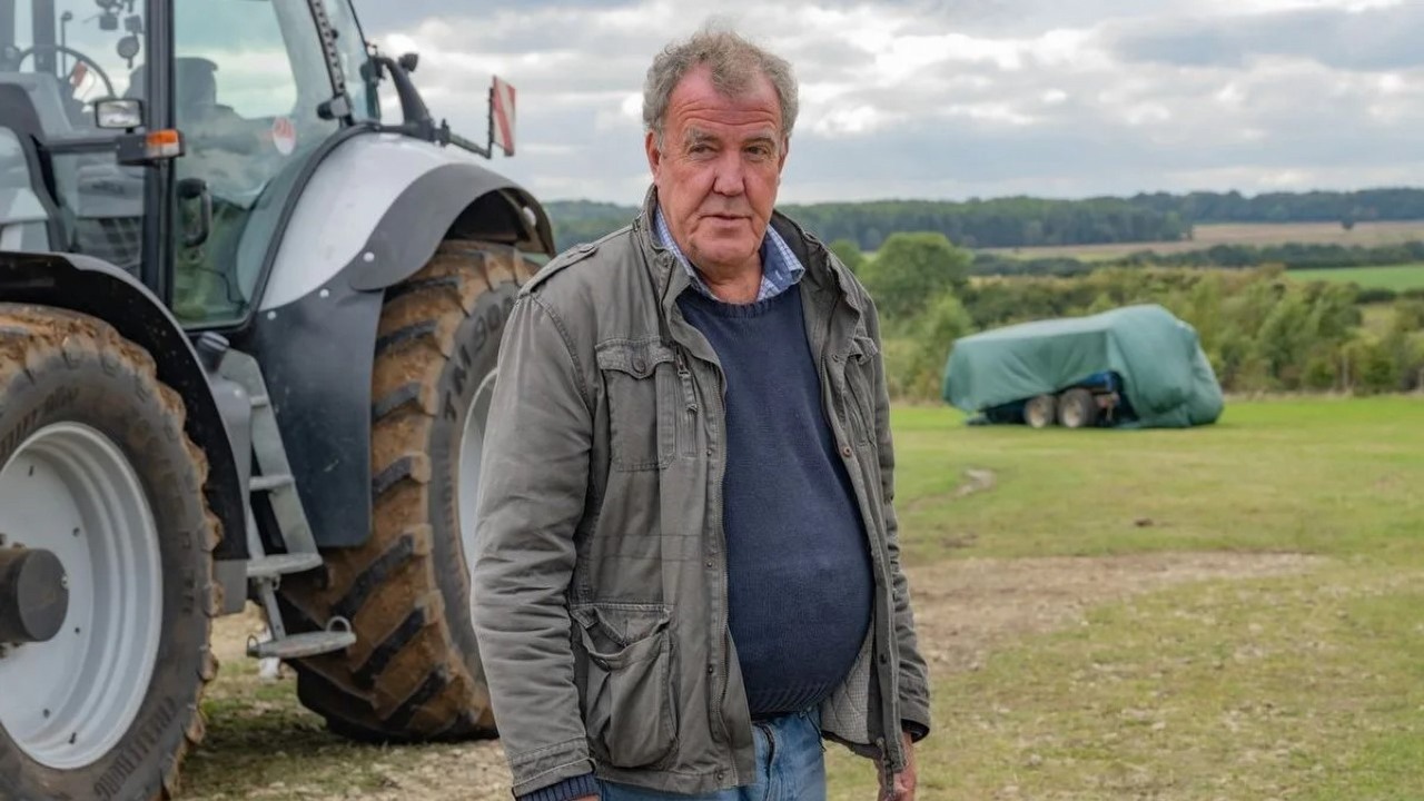 Czy to koniec The Grand Tour? Amazon Prime zrywa współpracę z Clarksonem, źródło grafiki: Clarkson's Farm; Gavin Whitehead; Amazon Studios; 2021.