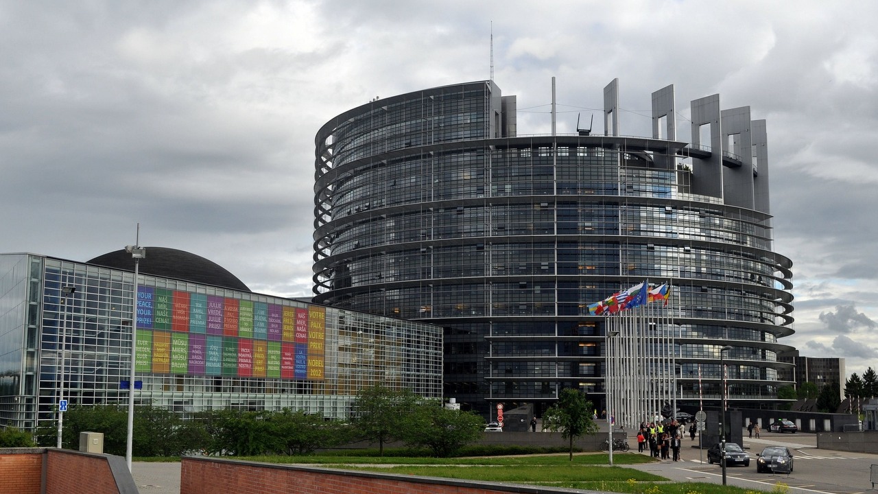 Europa chce działań przeciw lootboxom, uzależnieniu od gier i farmieniu złota, źródło grafiki: Pixabay, bici.