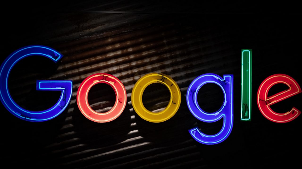 Google też masowo zwalnia, 12 tysięcy pracowników żegna się z pracą, źródło grafiki: Unsplash | Mitchell Luo..