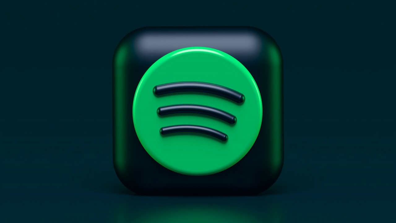 Zwolnienia także w Spotify, dotkną setek pracowników, źródło grafiki: Alexander Shatov | Unsplash.